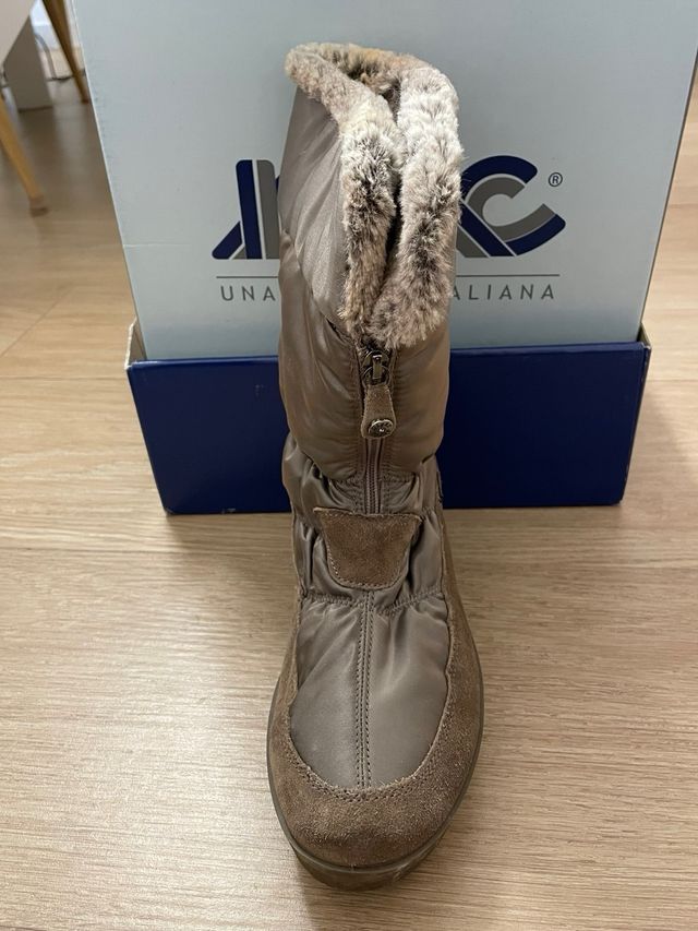 Botas impermeables plataforma beige talla 38