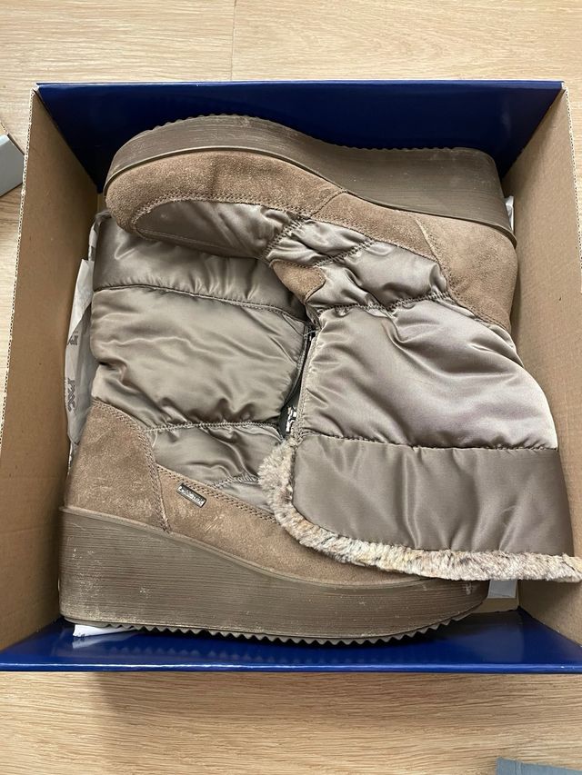 Botas impermeables plataforma beige talla 38