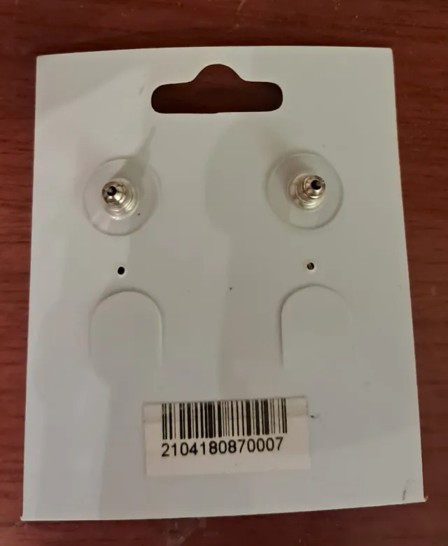 Pendientes dorados con piedra beige