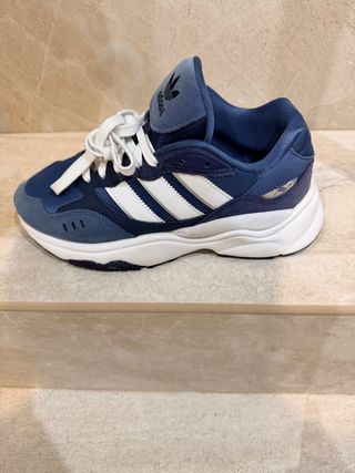Zapatillas Adidas Azules y Blancas