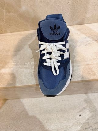 Zapatillas Adidas Azules y Blancas