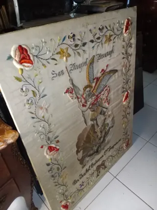 Cuadro bordado en seda San Miguel Arcángel. 73x82
