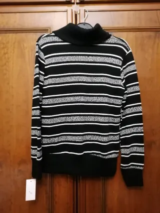 Jersey cuello vuelto rayas blanco y negro