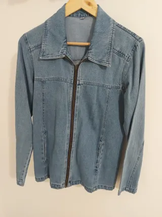 Chaqueta vaquera con cremallera
