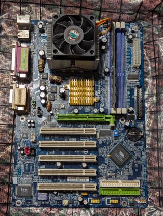Scheda Madre GIGABYTE GA-7VA + Athlon XP 1800+