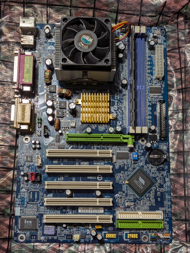 Scheda Madre GIGABYTE GA-7VA + Athlon XP 1800+
