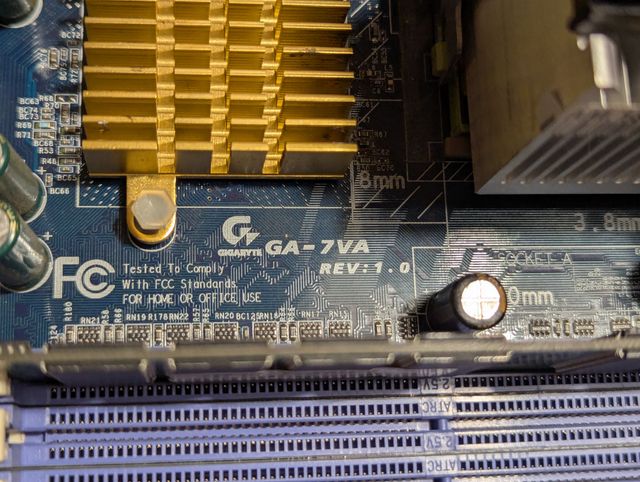 Scheda Madre GIGABYTE GA-7VA + Athlon XP 1800+