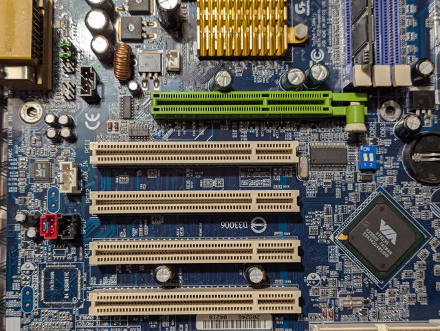 Scheda Madre GIGABYTE GA-7VA + Athlon XP 1800+