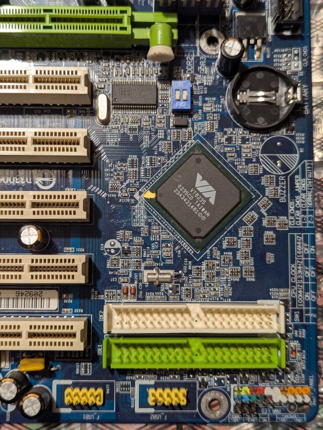 Scheda Madre GIGABYTE GA-7VA + Athlon XP 1800+