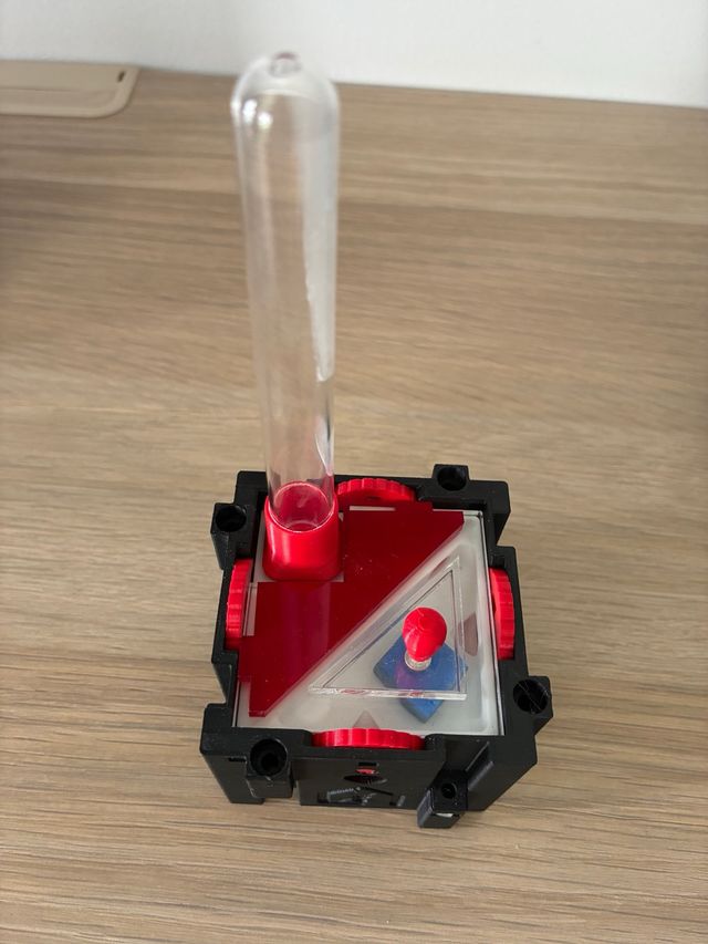 Hormiguero con tubo transparente