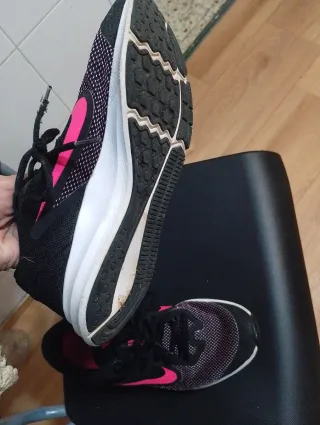 Tenis Nike 37.5 Negros y Rosa