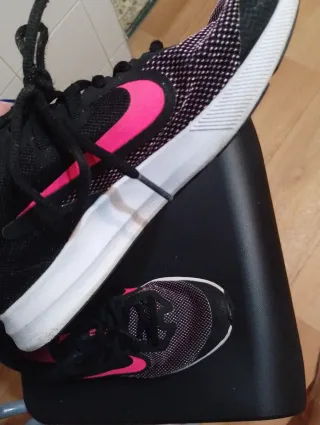 Tenis Nike 37.5 Negros y Rosa