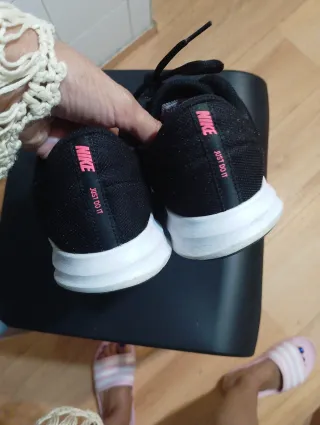 Tenis Nike 37.5 Negros y Rosa