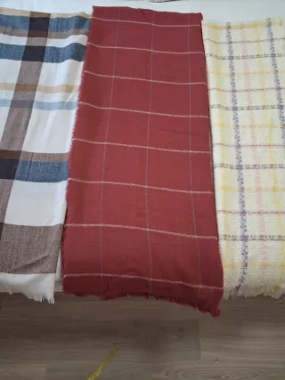 Bufandas a cuadros marrones y rojas