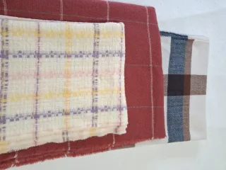 Bufandas a cuadros marrones y rojas