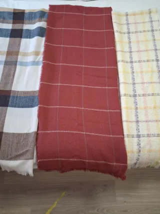 Bufandas a cuadros marrones y rojas