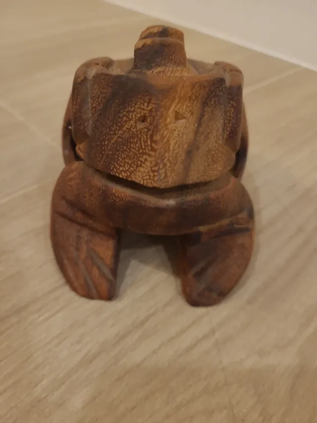 Rana de madera instrumento musical