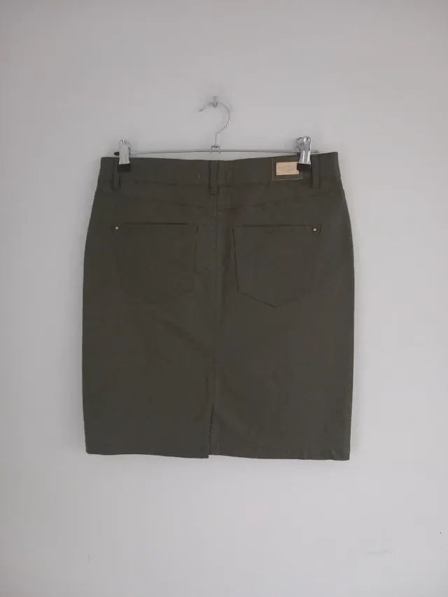 Falda Cortefiel verde talla M
