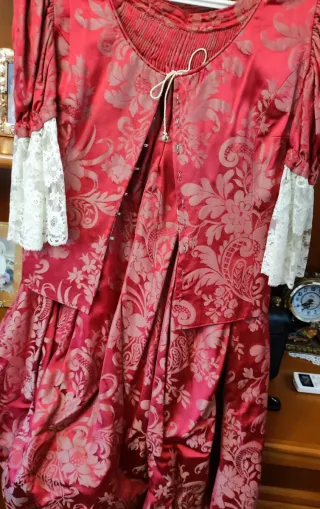 Traje Fallera Damasco Rojo y gris Talla 38