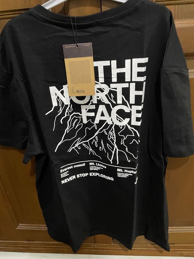 Camiseta The North Face Negra Montaña
