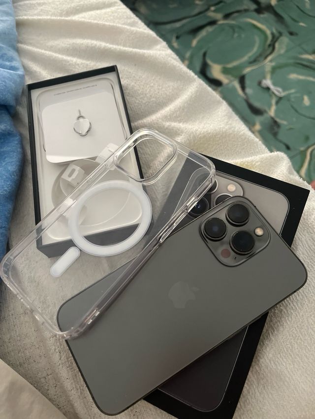 iPhone 13 Pro Gris con Caja y Cargador