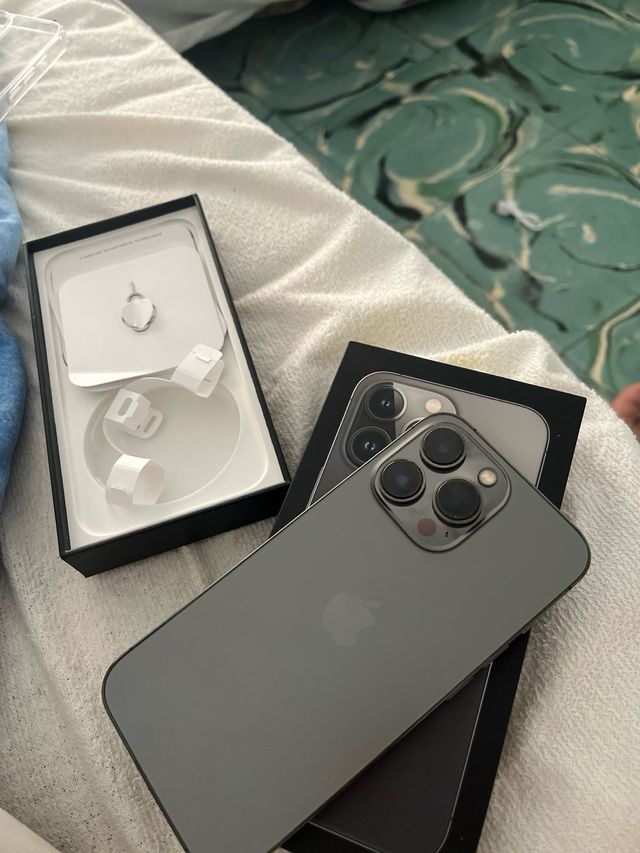iPhone 13 Pro Gris con Caja y Cargador