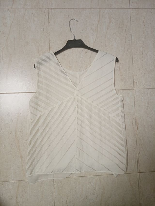 Blusa Zara sin mangas blanca