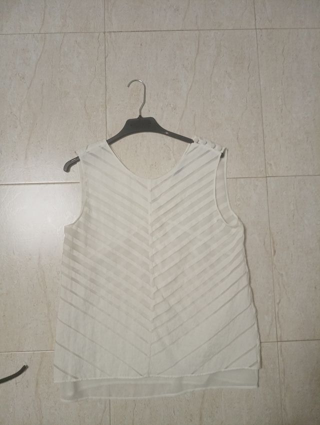 Blusa Zara sin mangas blanca