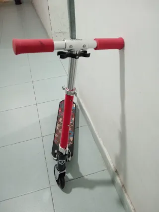 Patinete infantil plegable rojo