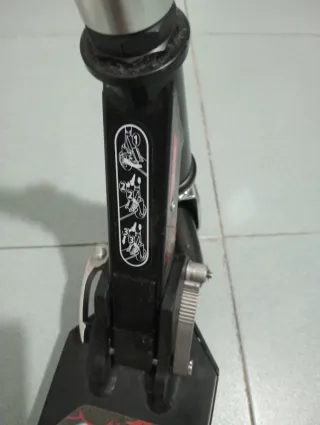 Patinete infantil plegable rojo