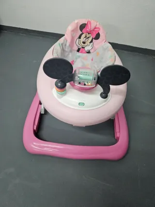 Andador Minnie Mouse rosa.