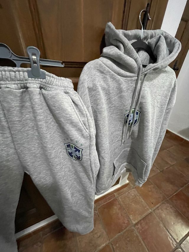 Chándal Brasil gris con escudo