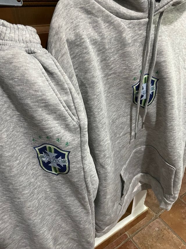 Chándal Brasil gris con escudo