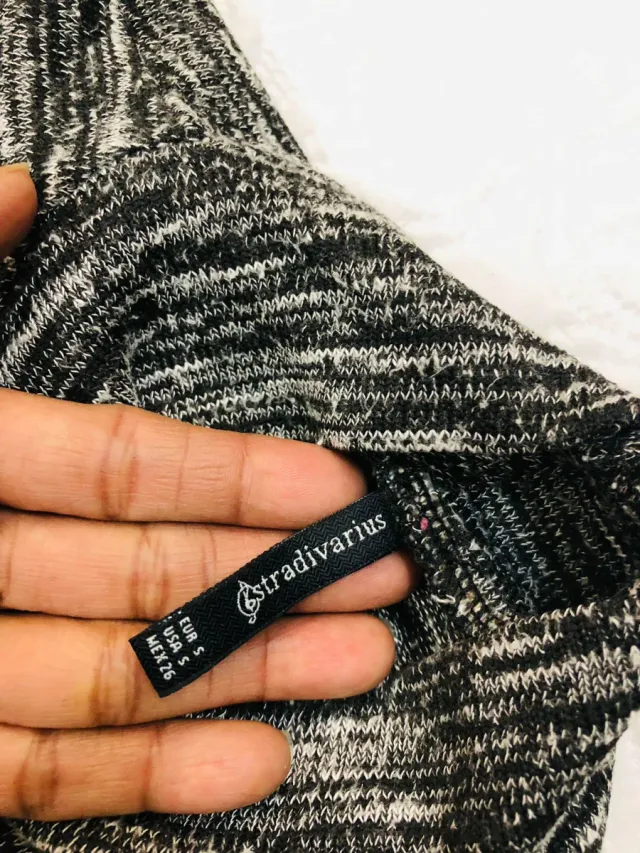 Vestido Stradivarius punto cuello alto