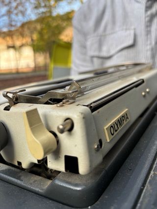 Máquina de escribir Olympia vintage