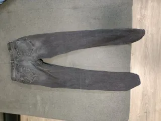 Pantalones pitillo Bershka grises talla 36