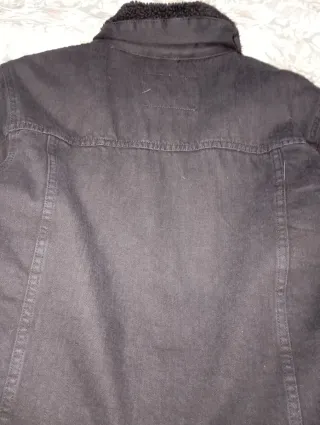 Cazadora vaquera negra talla M con borreguito