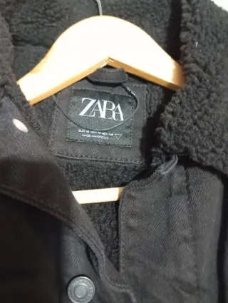 Cazadora vaquera negra talla M con borreguito