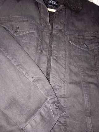 Cazadora vaquera negra talla M con borreguito