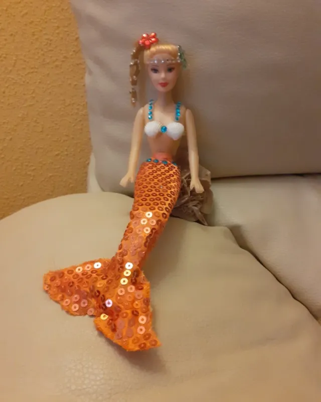 Muñeca Sirena ( manualidad ) traje color naranja