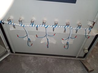 Cuadro eléctrico con ordenador