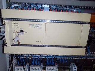 Cuadro eléctrico con ordenador