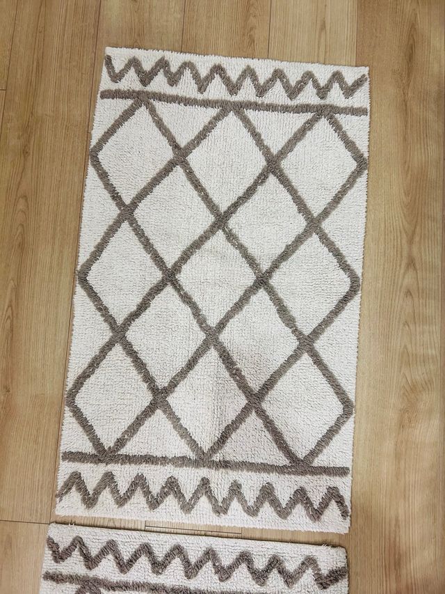 3 Tapetes laváveis bege e marrom