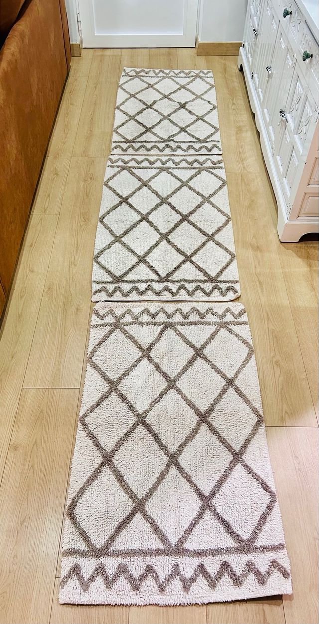 3 Tapetes laváveis bege e marrom