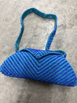 Bolso de perlas azul y turquesa