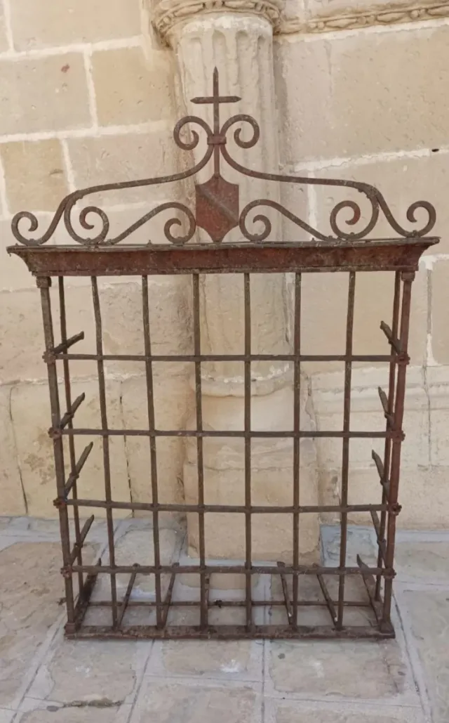Reja antigua de hierro forjado