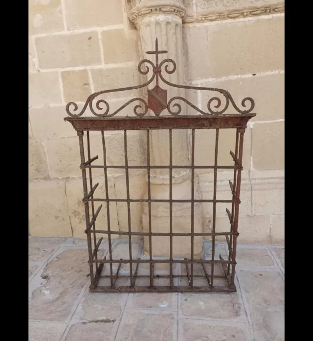 Reja antigua de hierro forjado