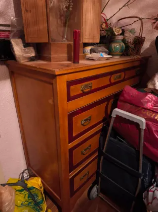 Cómoda antigua de madera