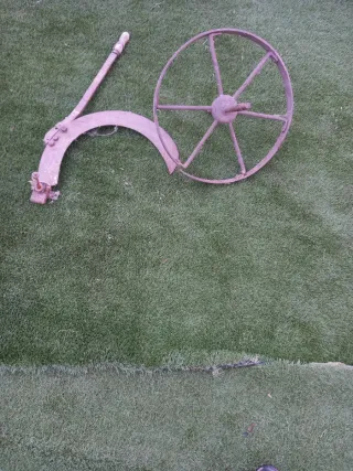 Rueda de carrito y herramienta de corte