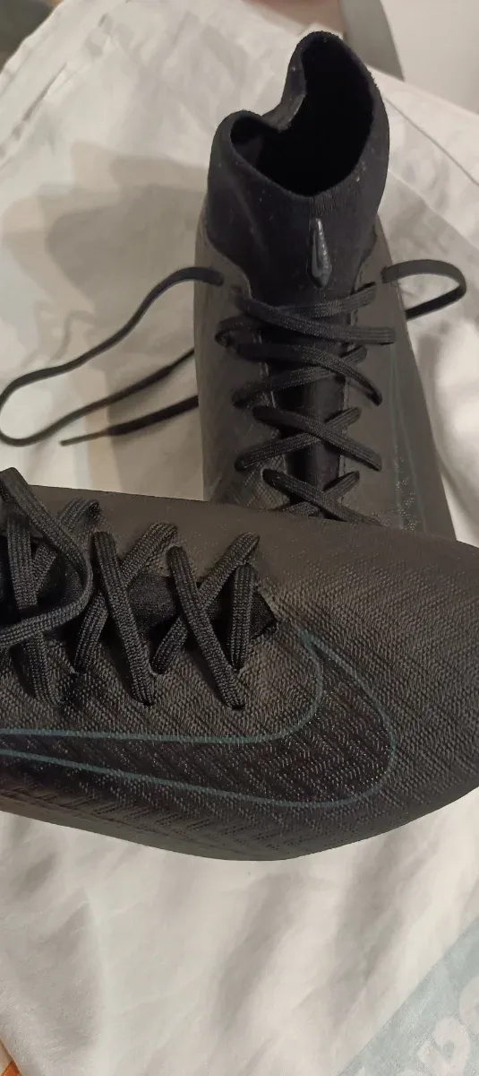 Botas de fútbol Nike negras